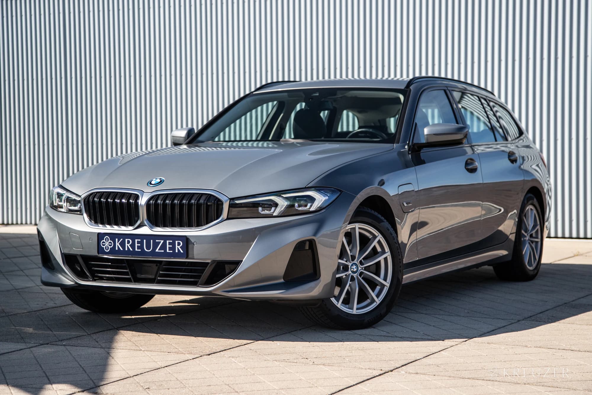 BMW 330e xDrive Touring G21 Skyscraper Grau Metallic