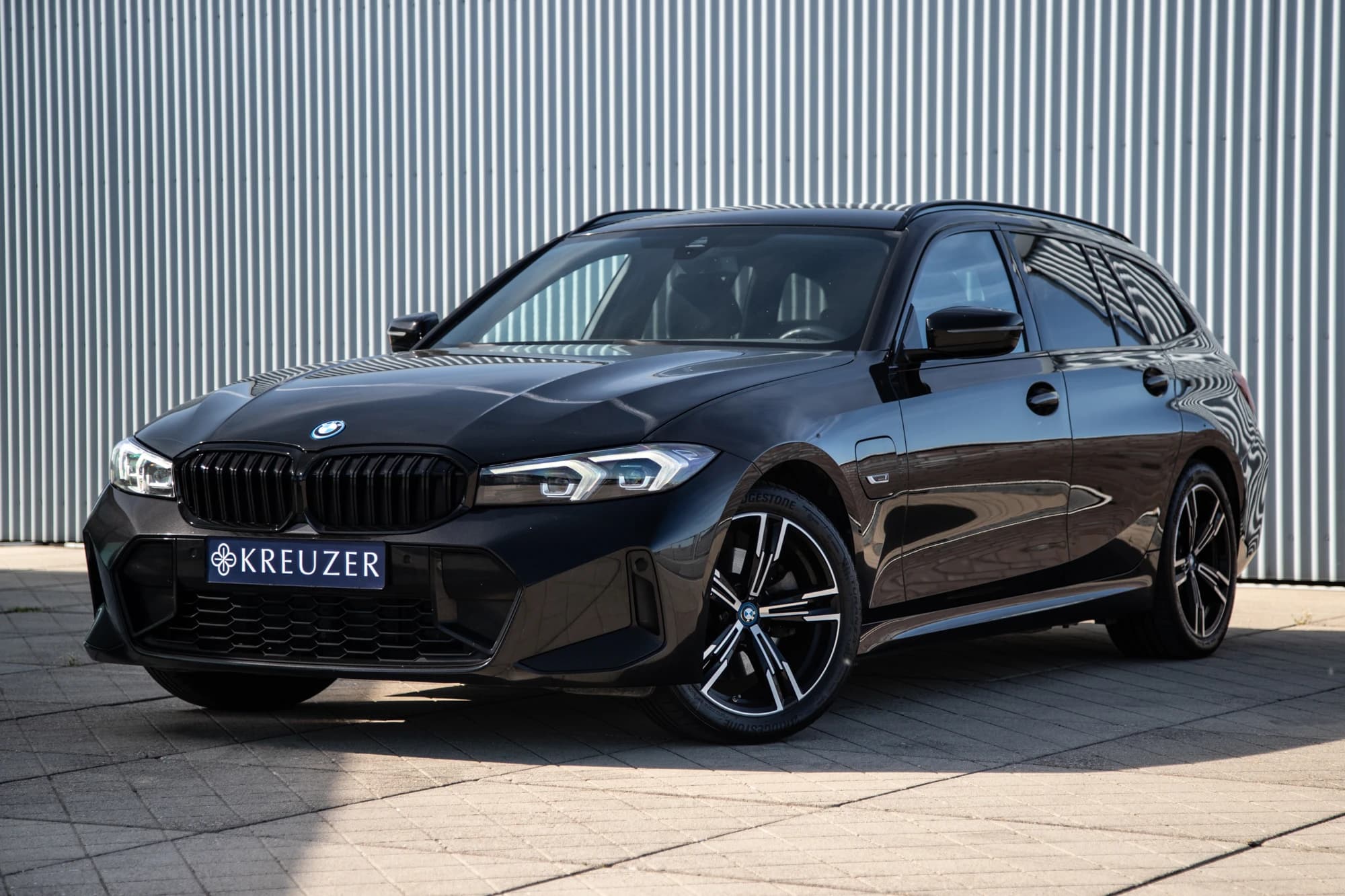 BMW 320e Touring Saphirschwarz M Sport G21