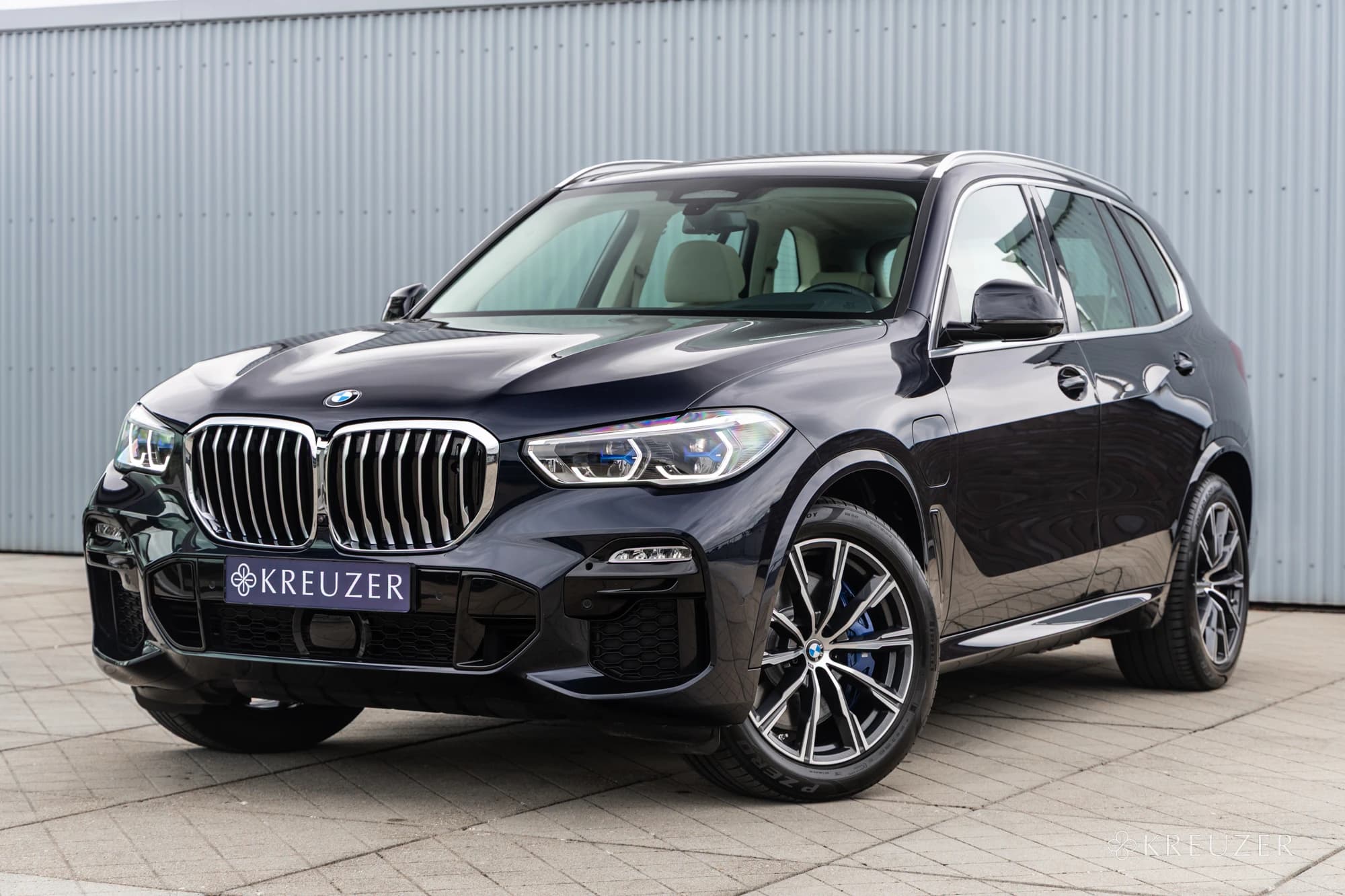 BMW X5 xDrive45e B58 Hybrid G05 Carbonschwarz Skylounge Harman/Kardon Merino Elfenweiss M Sport