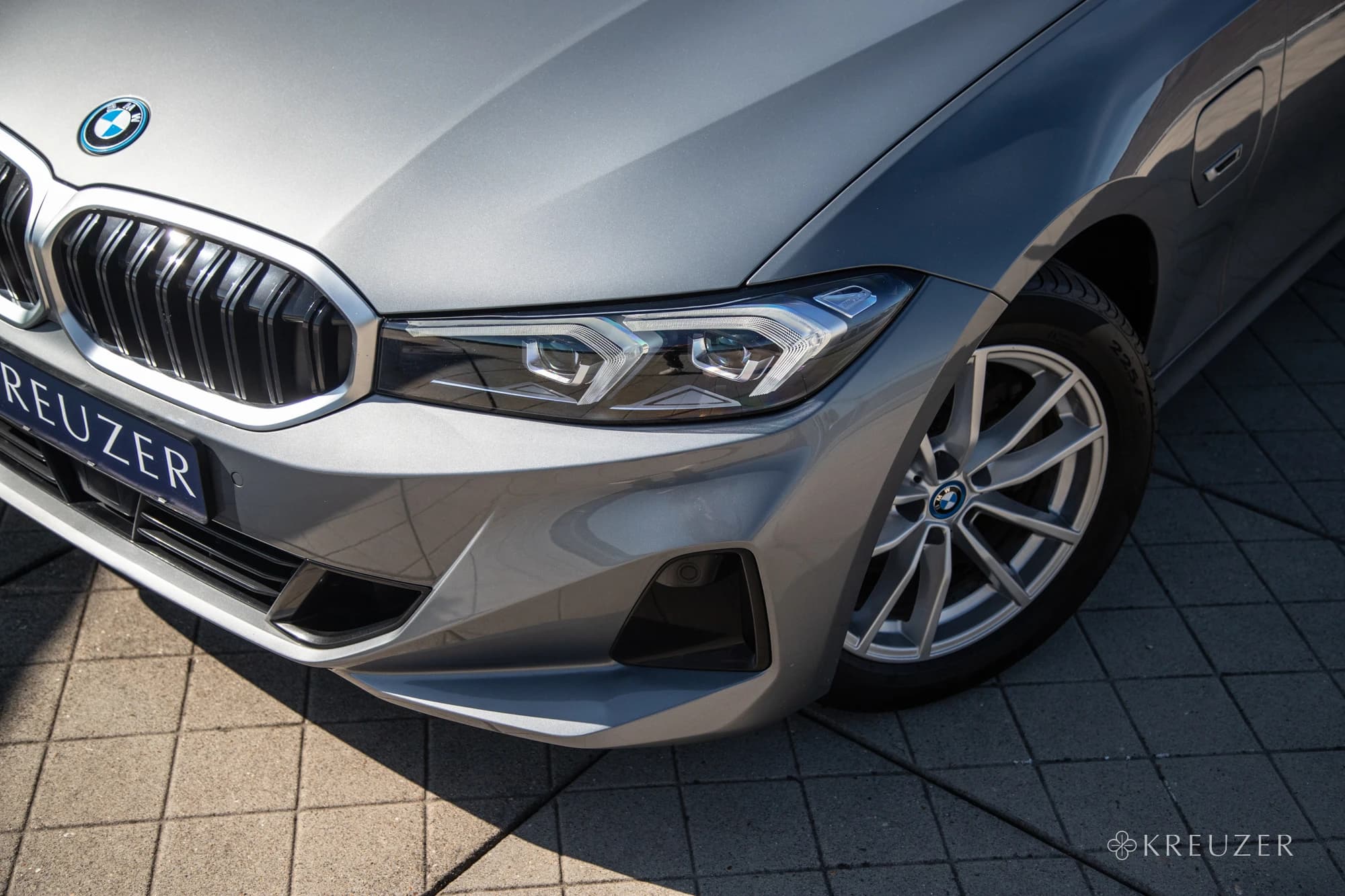 BMW 330e xDrive Touring G21 Skyscraper Grau Metallic