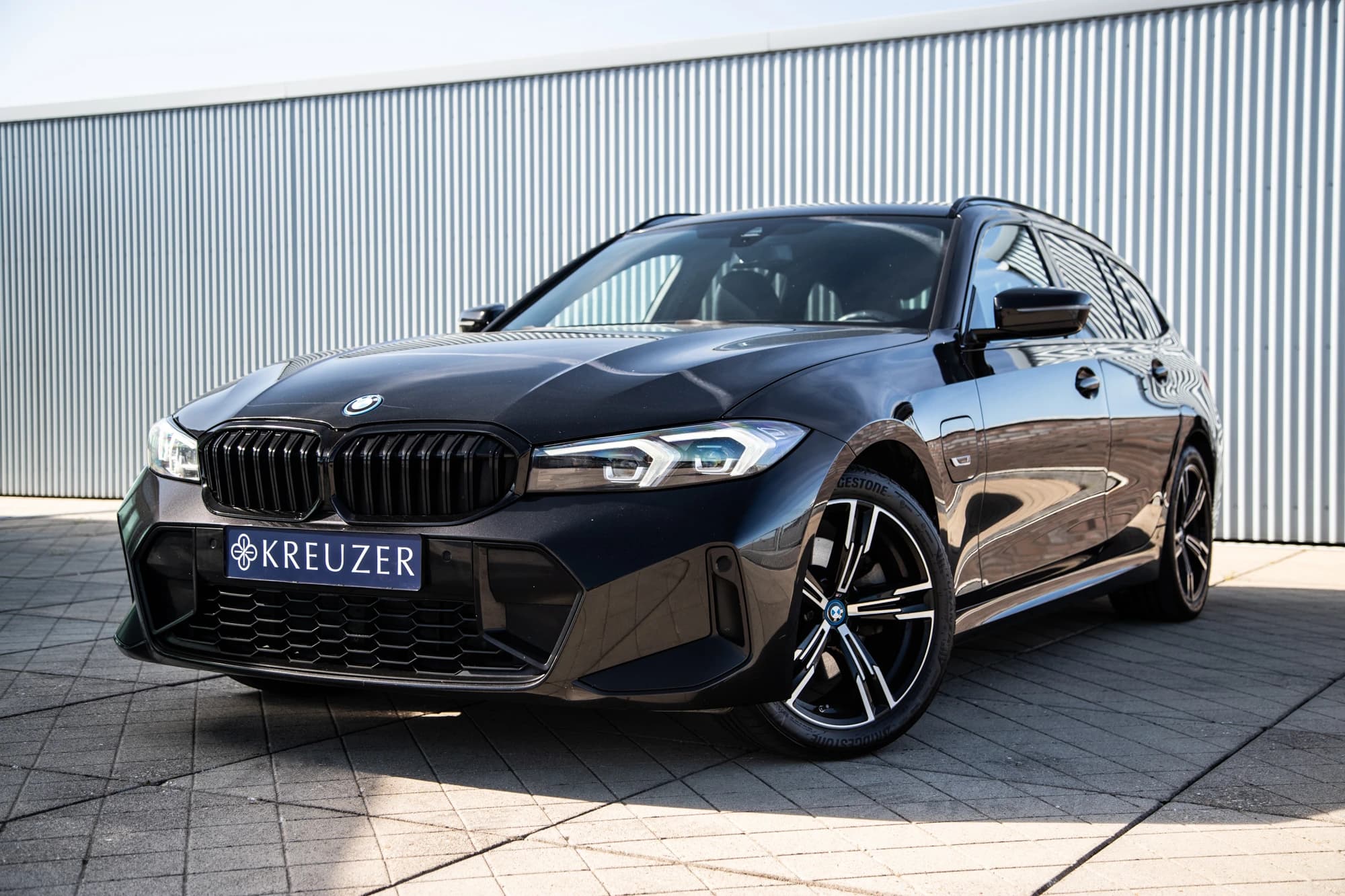 BMW 320e Touring Saphirschwarz M Sport G21