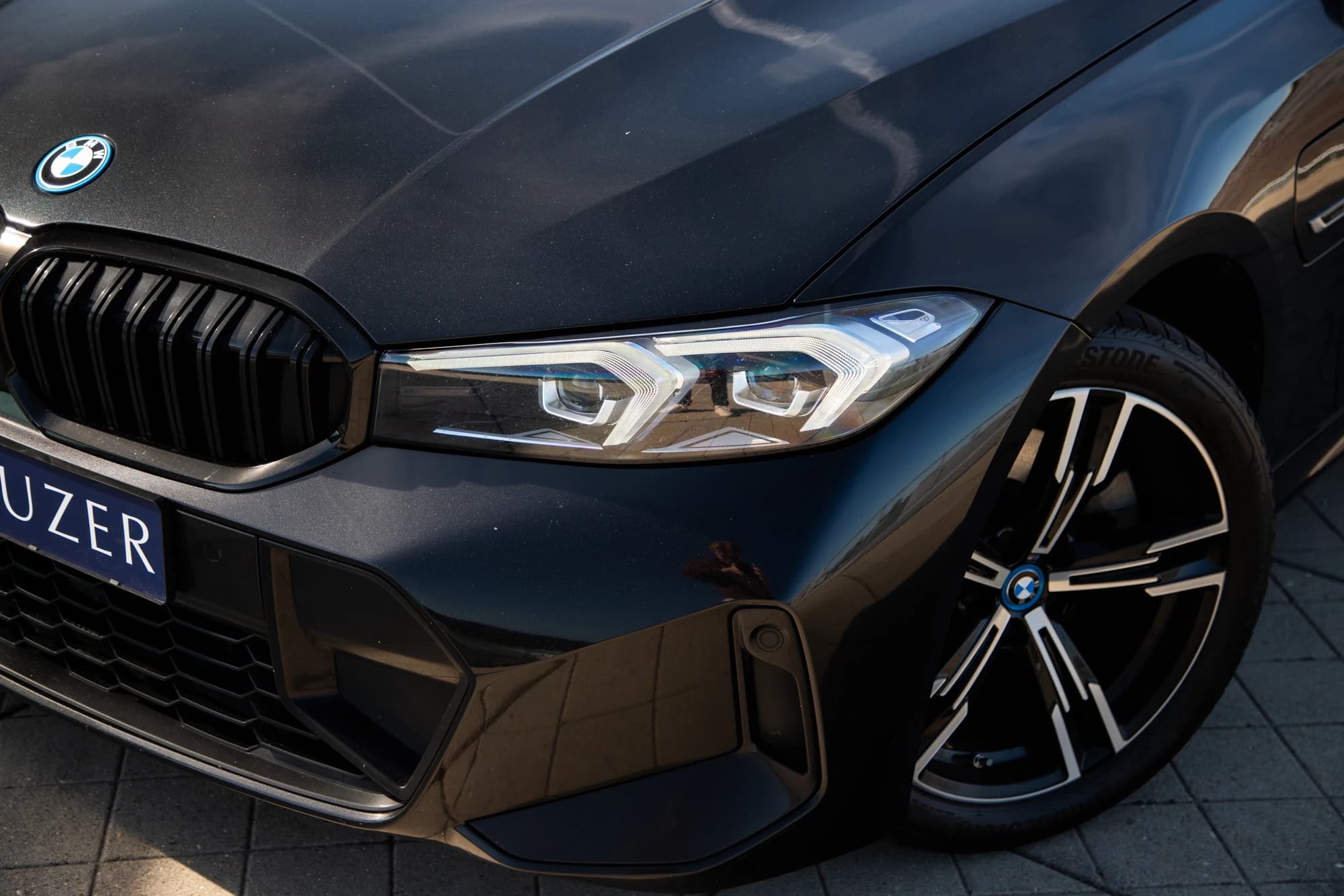 BMW 320e Touring Saphirschwarz M Sport G21