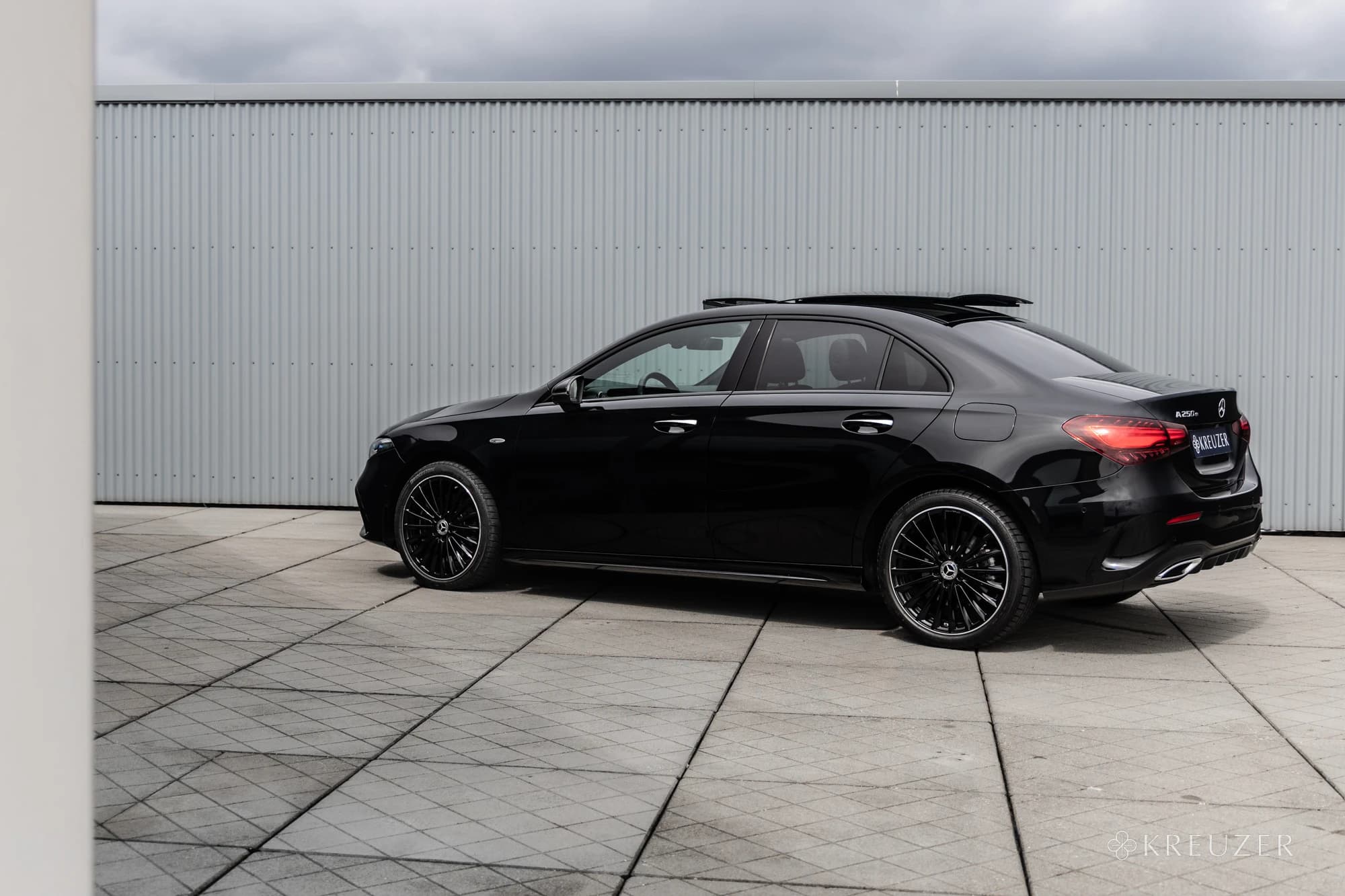 Mercedes Benz AMG A250e Pano V177 W177 Cosmosblack