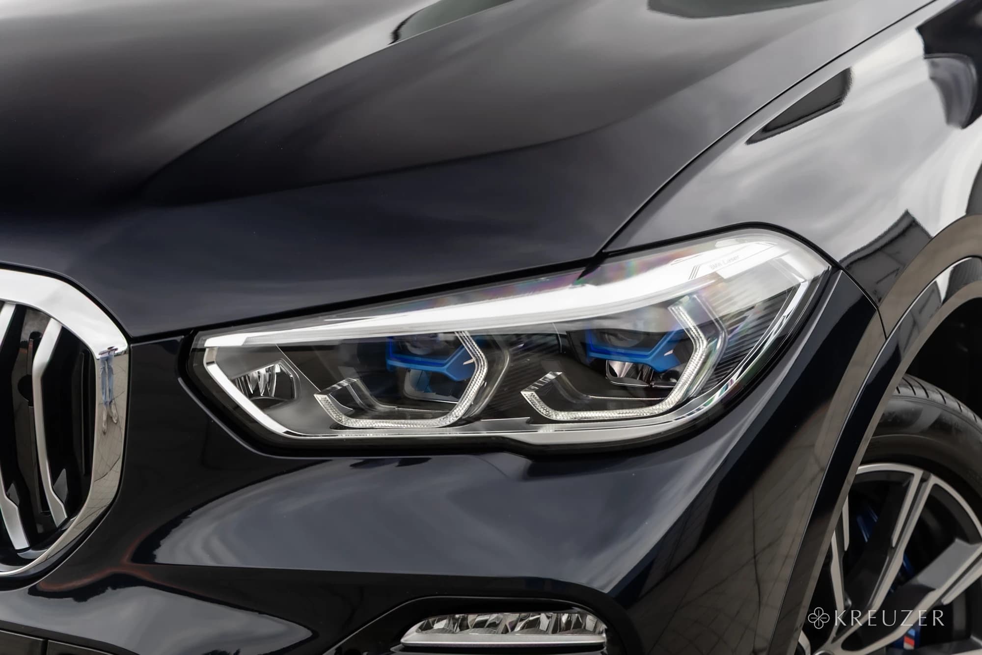 BMW X5 xDrive45e B58 Hybrid G05 Carbonschwarz Skylounge Harman/Kardon Merino Elfenweiss M Sport