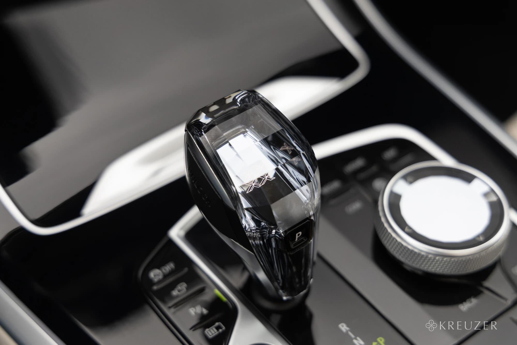 BMW X5 xDrive45e B58 Hybrid G05 Carbonschwarz Skylounge Harman/Kardon Merino Elfenweiss M Sport
