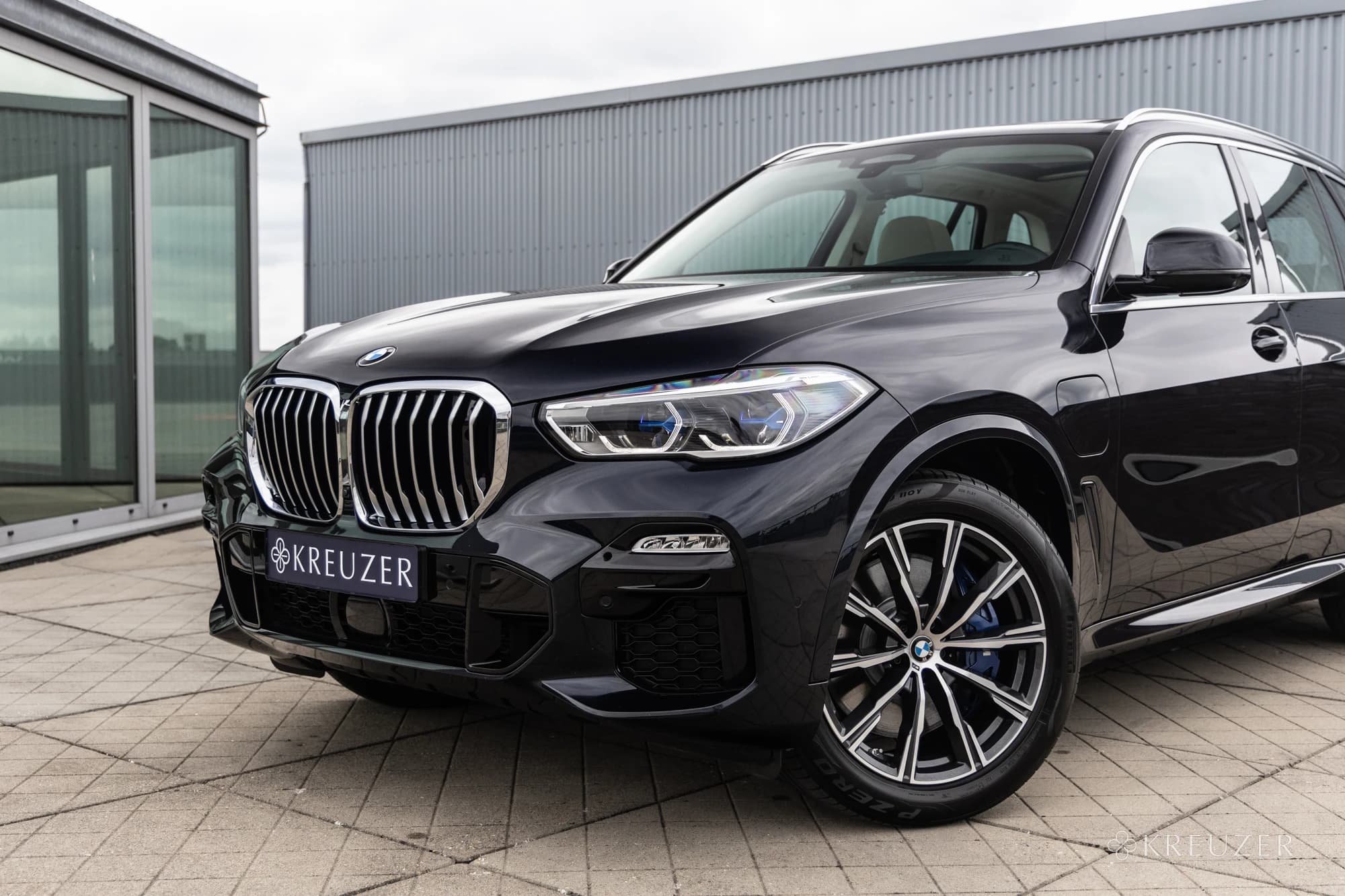 BMW X5 xDrive45e B58 Hybrid G05 Carbonschwarz Skylounge Harman/Kardon Merino Elfenweiss M Sport
