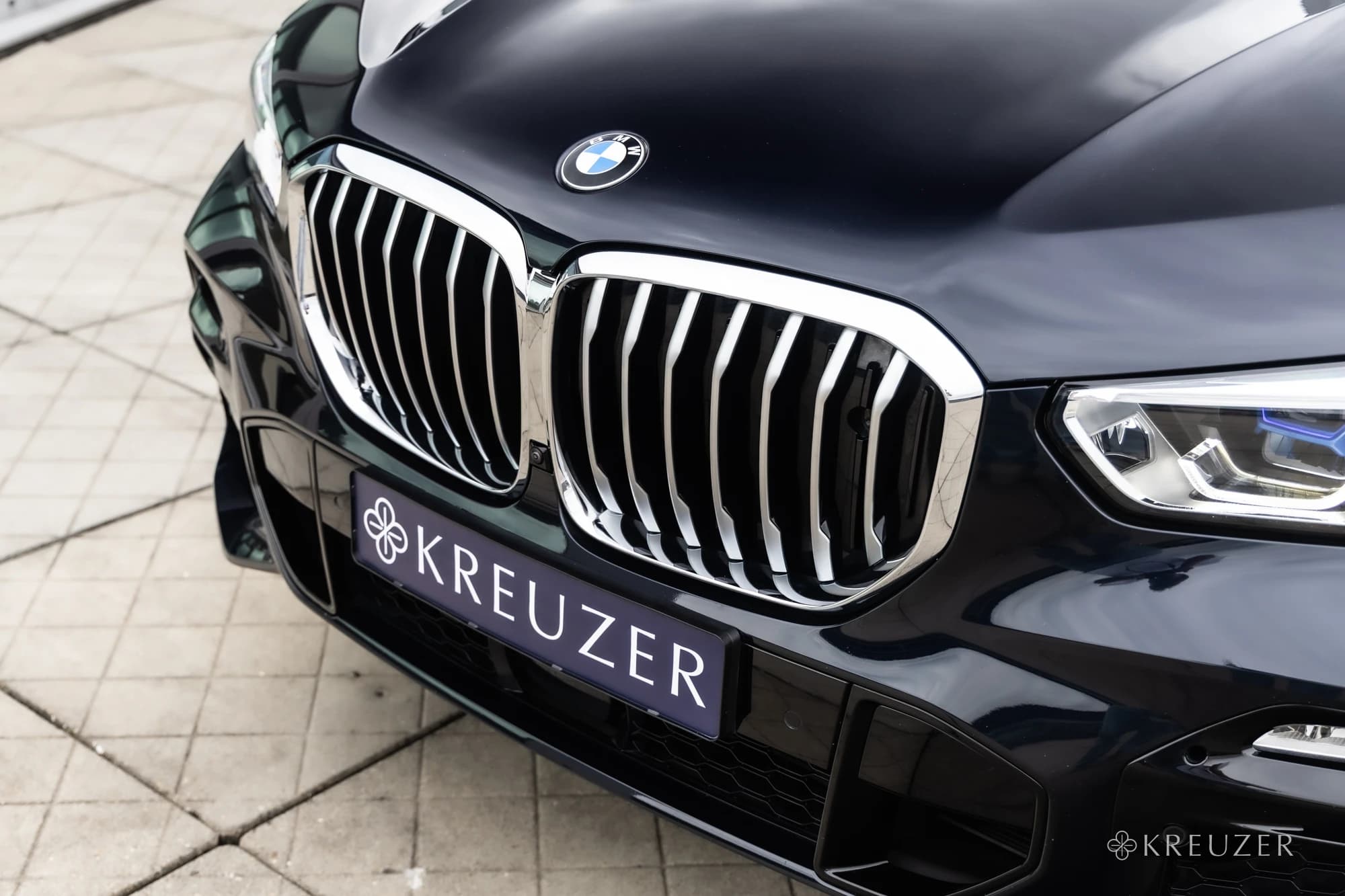 BMW X5 xDrive45e B58 Hybrid G05 Carbonschwarz Skylounge Harman/Kardon Merino Elfenweiss M Sport