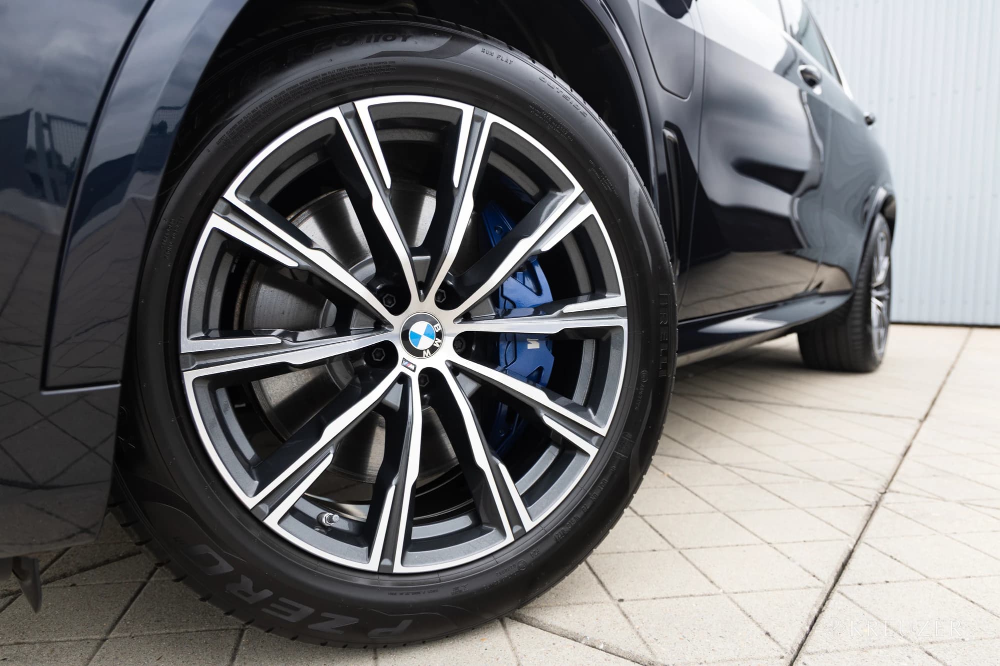 BMW X5 xDrive45e B58 Hybrid G05 Carbonschwarz Skylounge Harman/Kardon Merino Elfenweiss M Sport