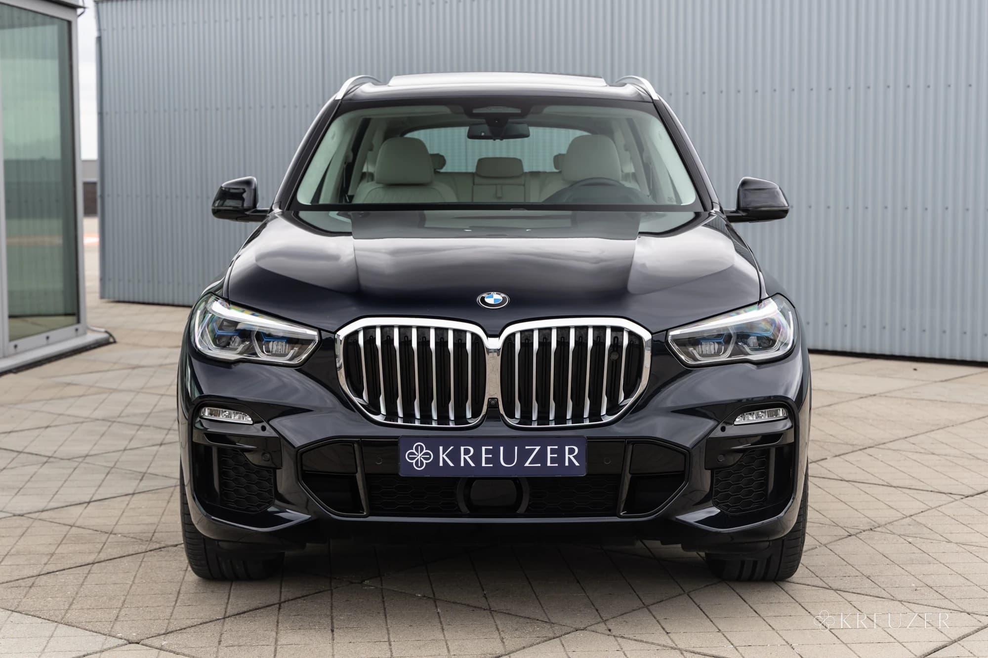 BMW X5 xDrive45e B58 Hybrid G05 Carbonschwarz Skylounge Harman/Kardon Merino Elfenweiss M Sport