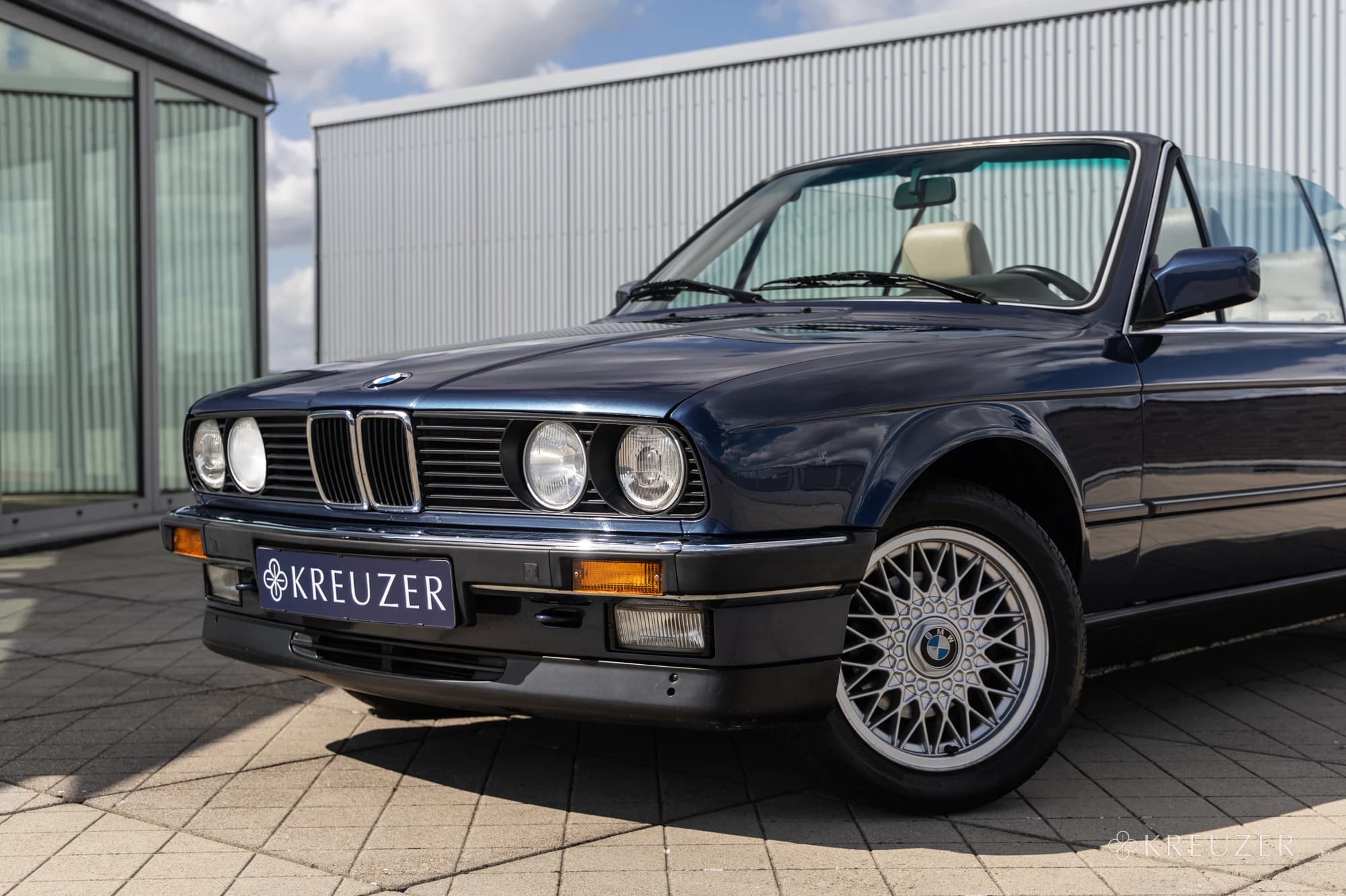 BMW 325i E30 Cabrio Convertible M Tech Technic II Royalblau Metallic 5-speed manual handgeschakeld