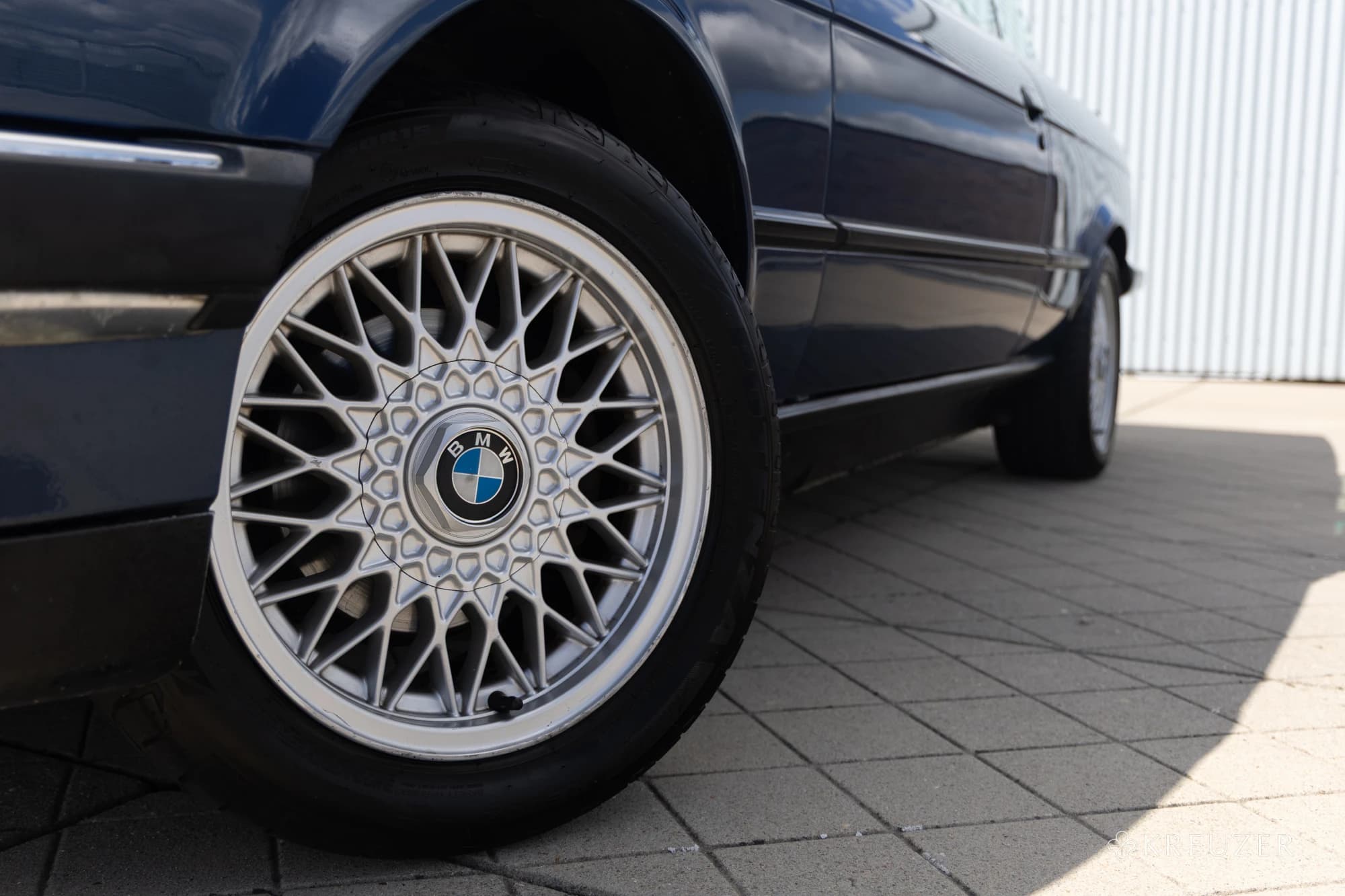 BMW 325i E30 Cabrio Convertible M Tech Technic II Royalblau Metallic 5-speed manual handgeschakeld