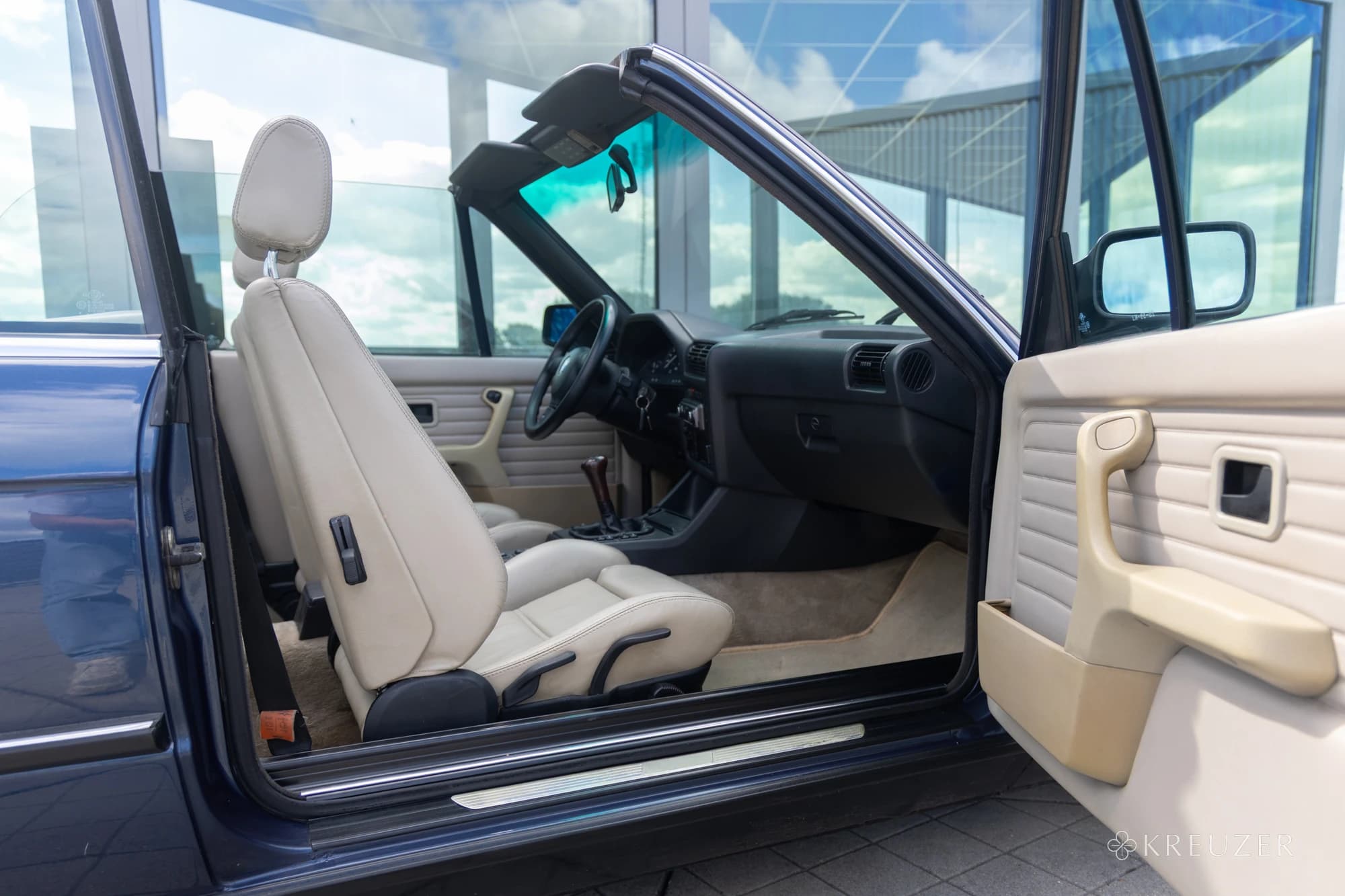 BMW 325i E30 Cabrio Convertible M Tech Technic II Royalblau Metallic 5-speed manual handgeschakeld