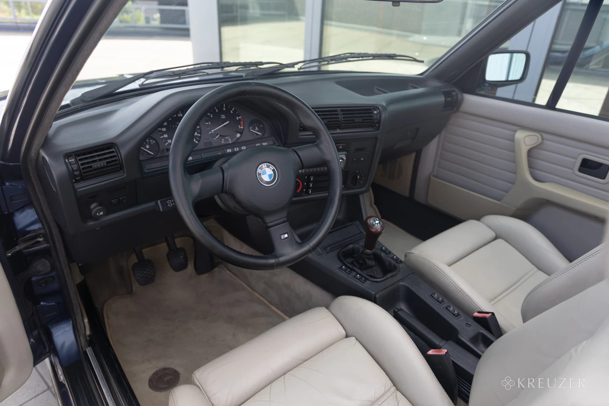 BMW 325i E30 Cabrio Convertible M Tech Technic II Royalblau Metallic 5-speed manual handgeschakeld